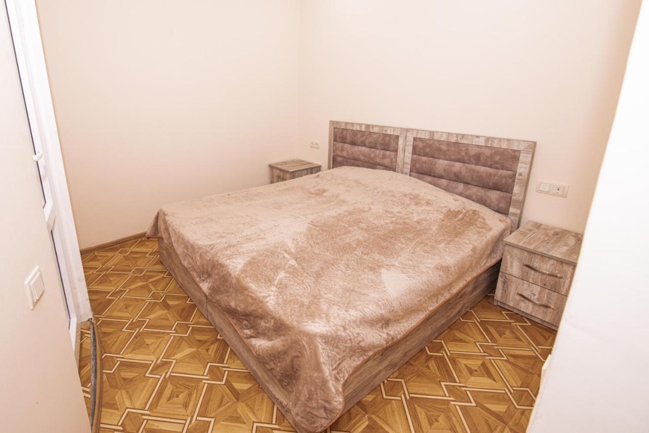 Орел Jerevan Exteriör bild