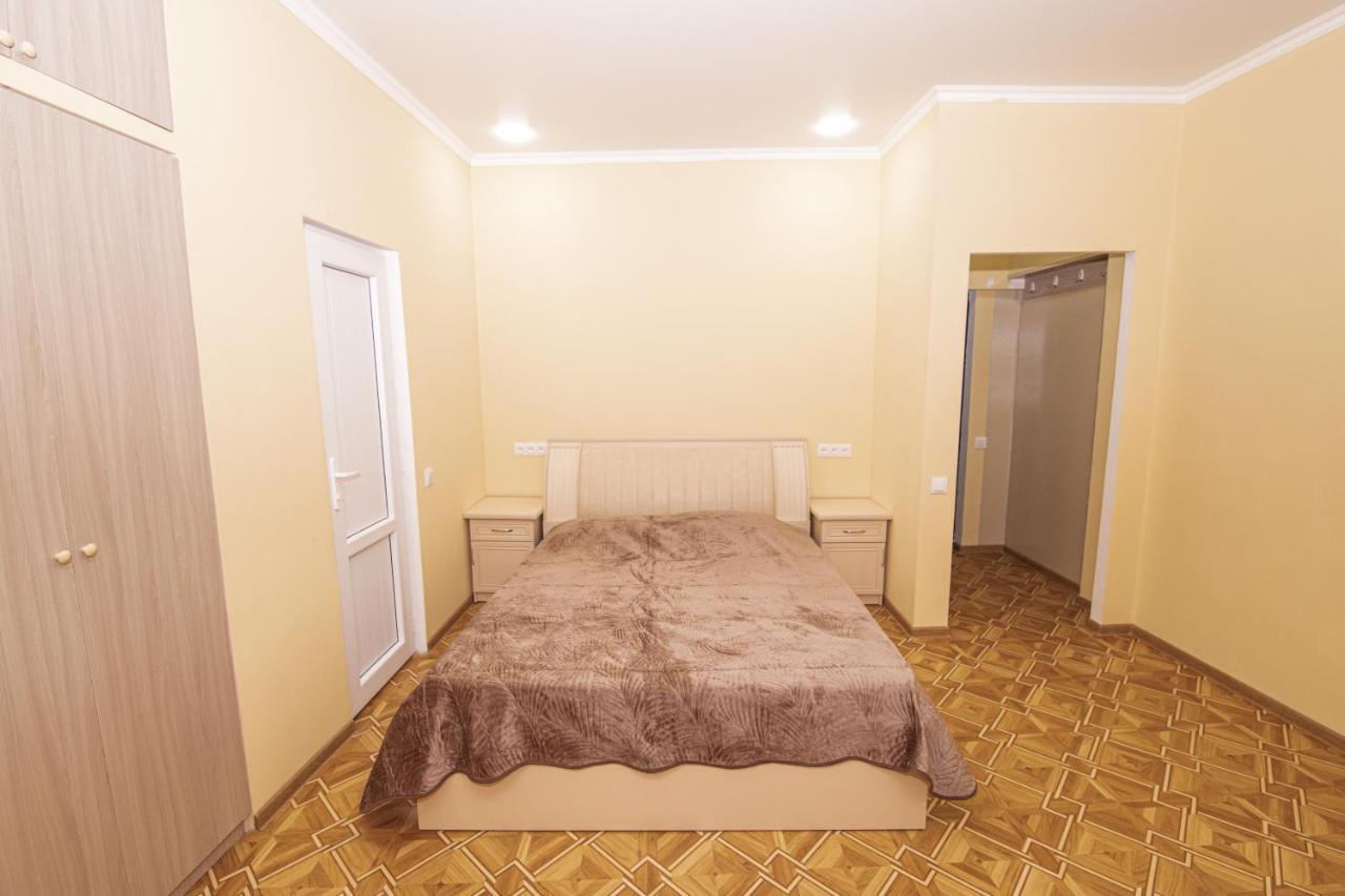 Орел Jerevan Exteriör bild