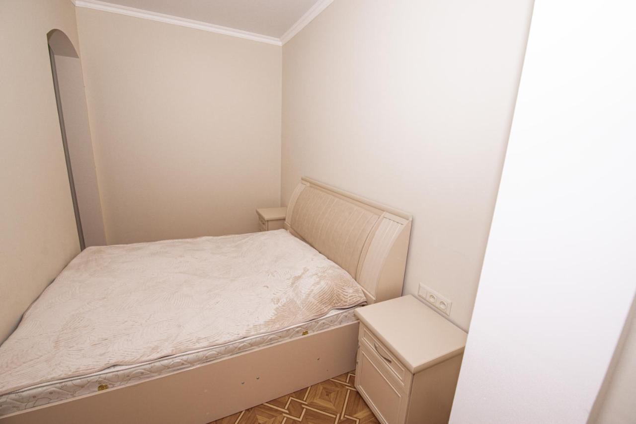 Орел Jerevan Exteriör bild