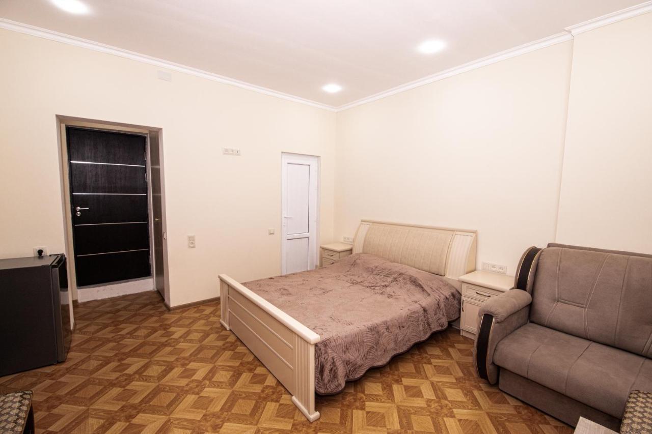 Орел Jerevan Exteriör bild