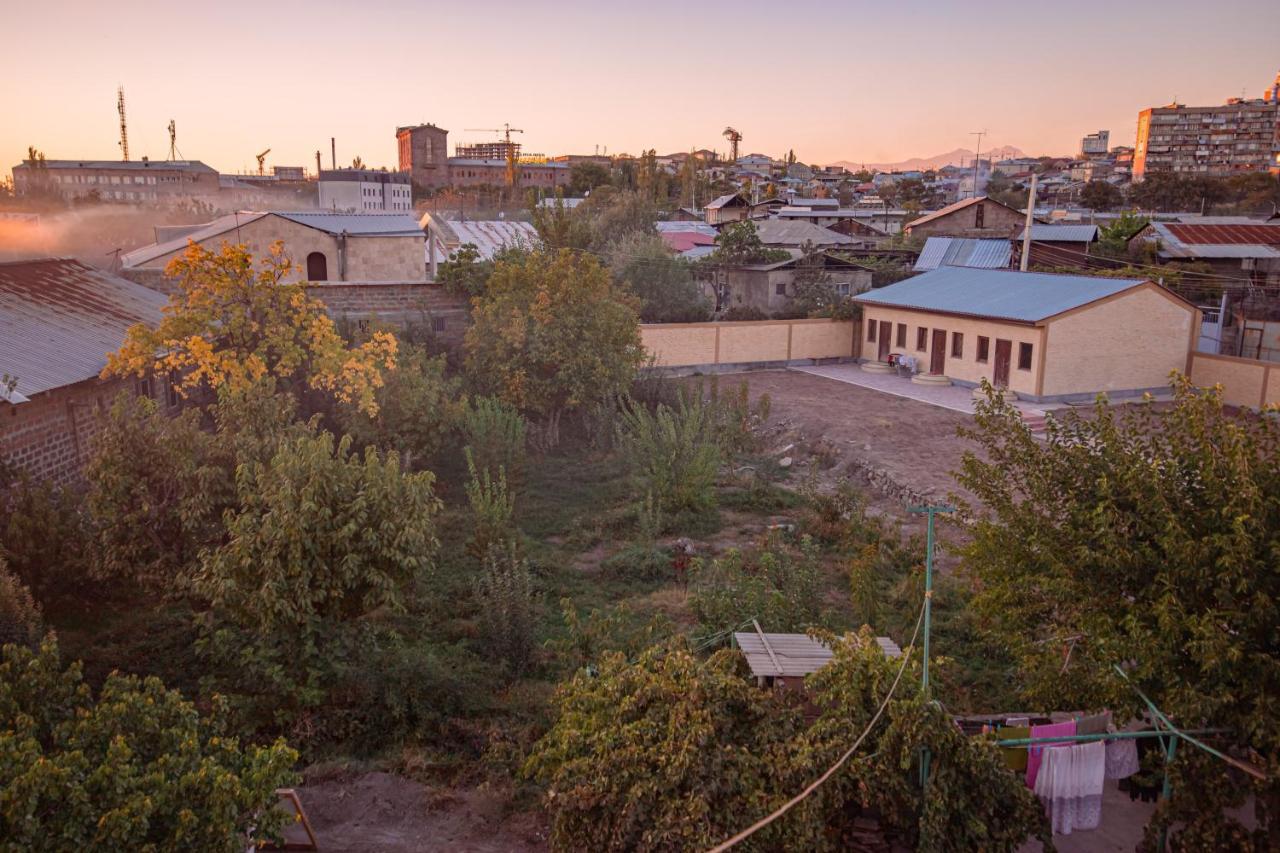 Орел Jerevan Exteriör bild